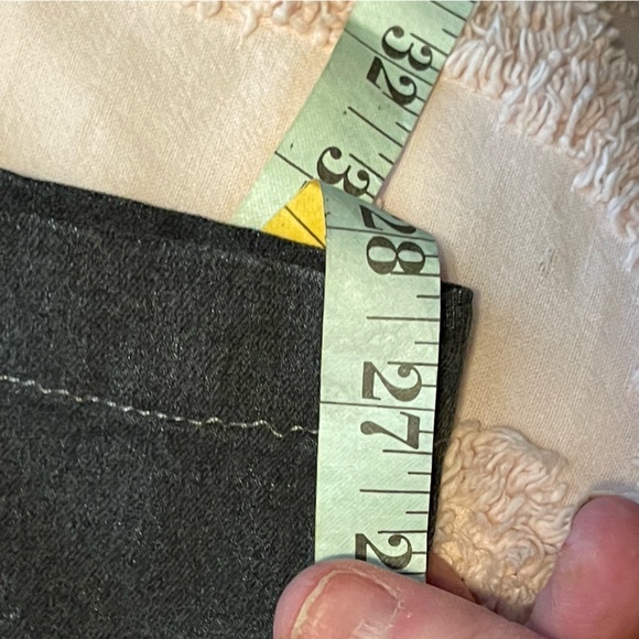 The Perfect Jean NYC Athletic Fit w/ stretch! 46 x 28 excellent condition - Picture 3 of 9